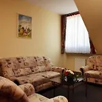 Lipa Es Etterem Hotel
